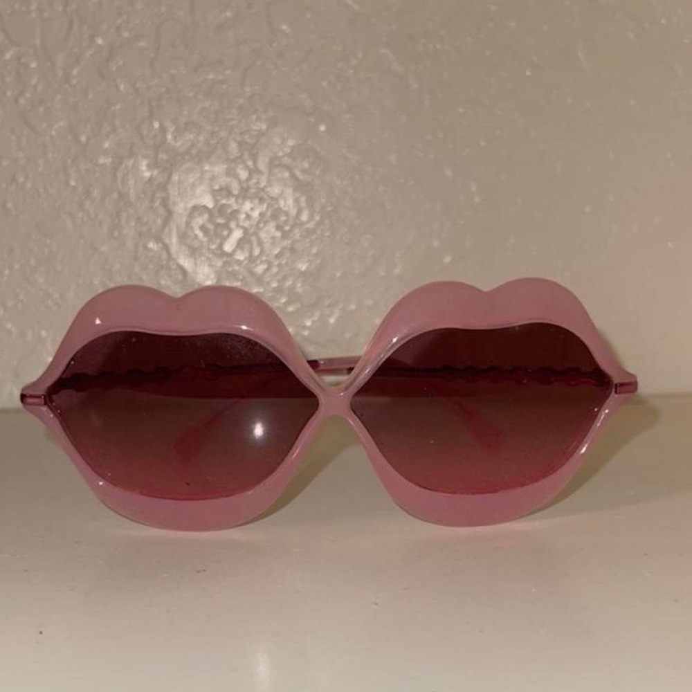 Wild Fox Lip Sunglasses💋